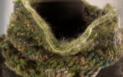 How to knit a basic cowl with awesome yarn